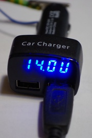 Мощная Автомобильная зарядка Амперметр, вольтметр, термометр на два USB выхода 4.5А, 5V
