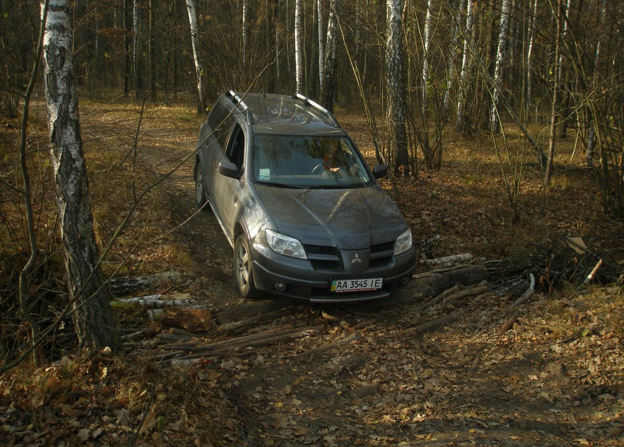 Mitsubishi Outlander (2003) 2.4 AT Sport + Mitsubishi Outlander (2003) 2.4 AT Sport +