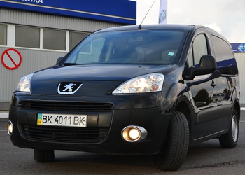 Peugeot Partner 1.6 MT CombiSpace XT Peugeot Partner 1.6 MT CombiSpace XT