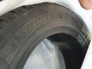 Продам зимние покрышки R18 Bridgestone Blizzak 235/60 2шт