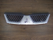  Решётка радиатора  Mitsubishi Outlander XL