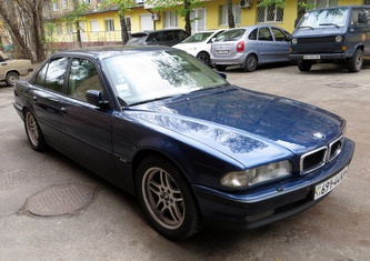 BMW 7 Series (F01/F02) 740i