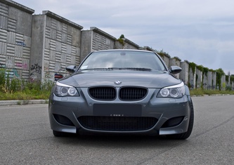 BMW M5 (E60) 5.0 AT