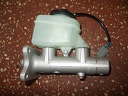 Главный тормозной цилиндр Toyota Land Cruiser 80, Тойота Ленд Крузер