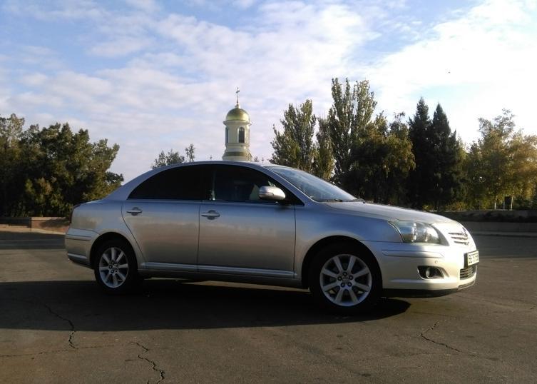 Toyota Avensis Седан