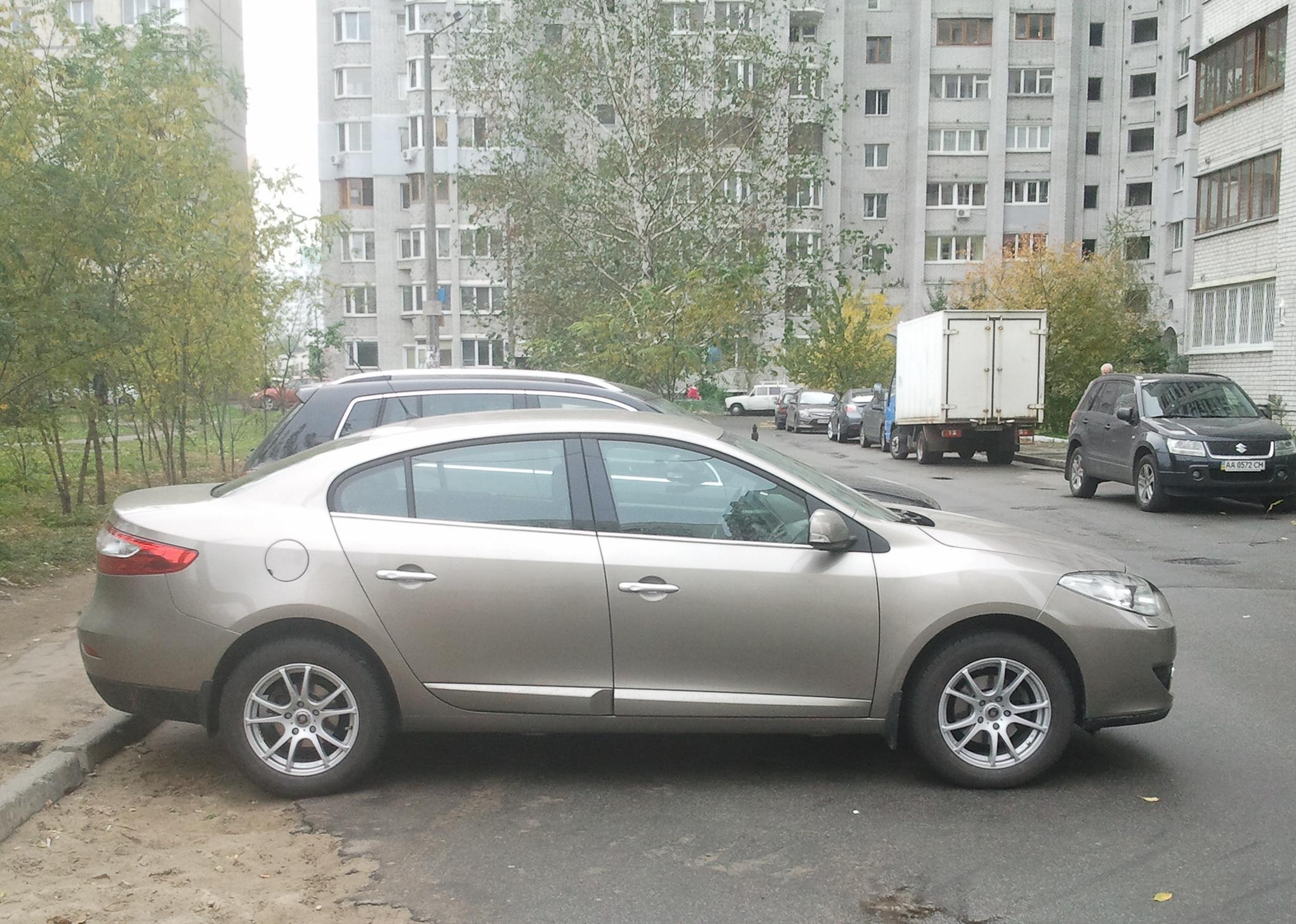Renault Fluence (2009) 2.0 MT Dynamique Renault Fluence (2009) 2.0 MT Dynamique