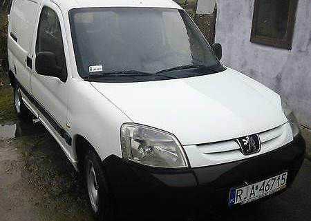 Peugeot Partner 1.6 MT CombiSpace XT Peugeot Partner 1.6 MT CombiSpace XT