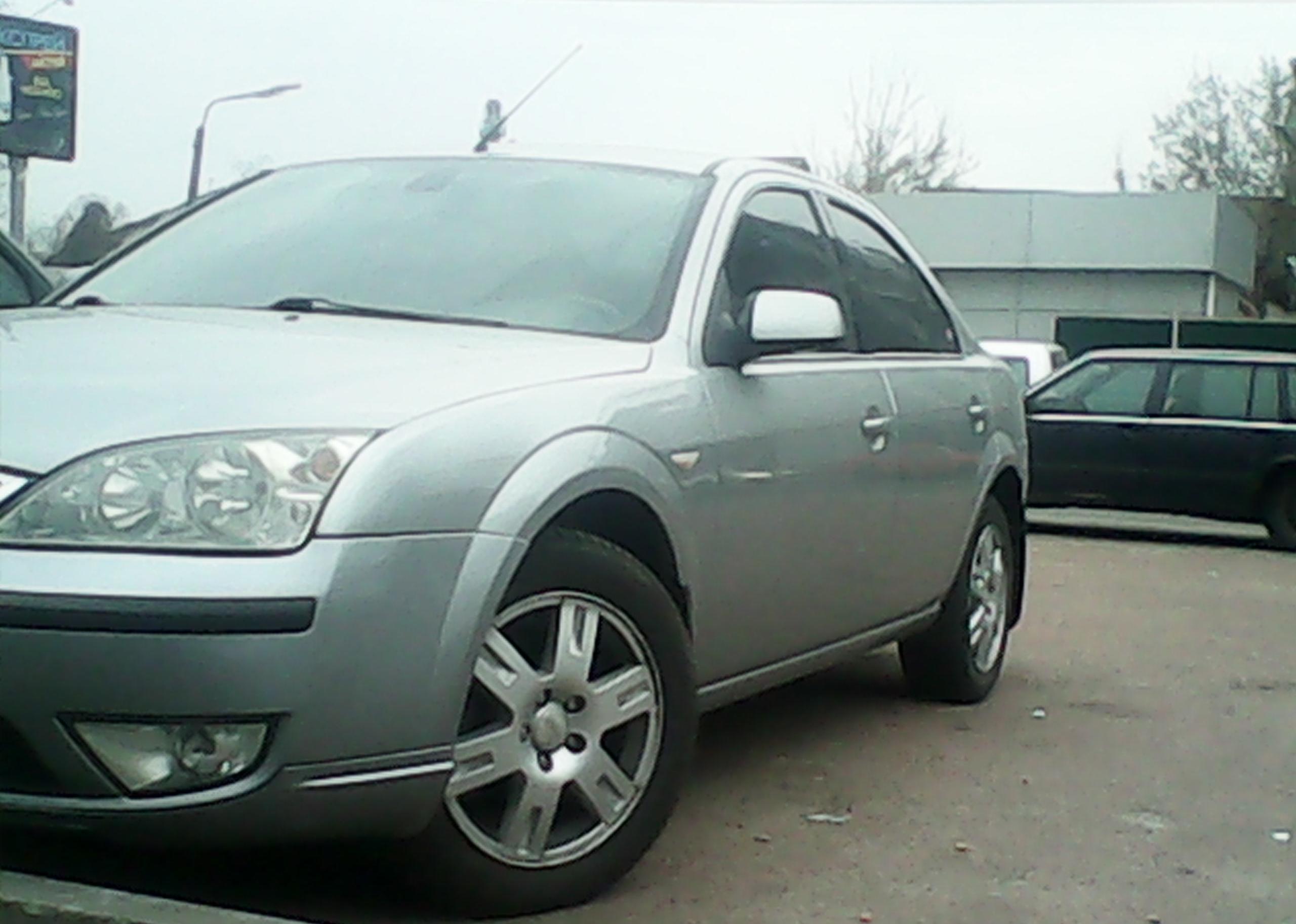 Ford Mondeo Седан (2000) 2.0 MT Ghia