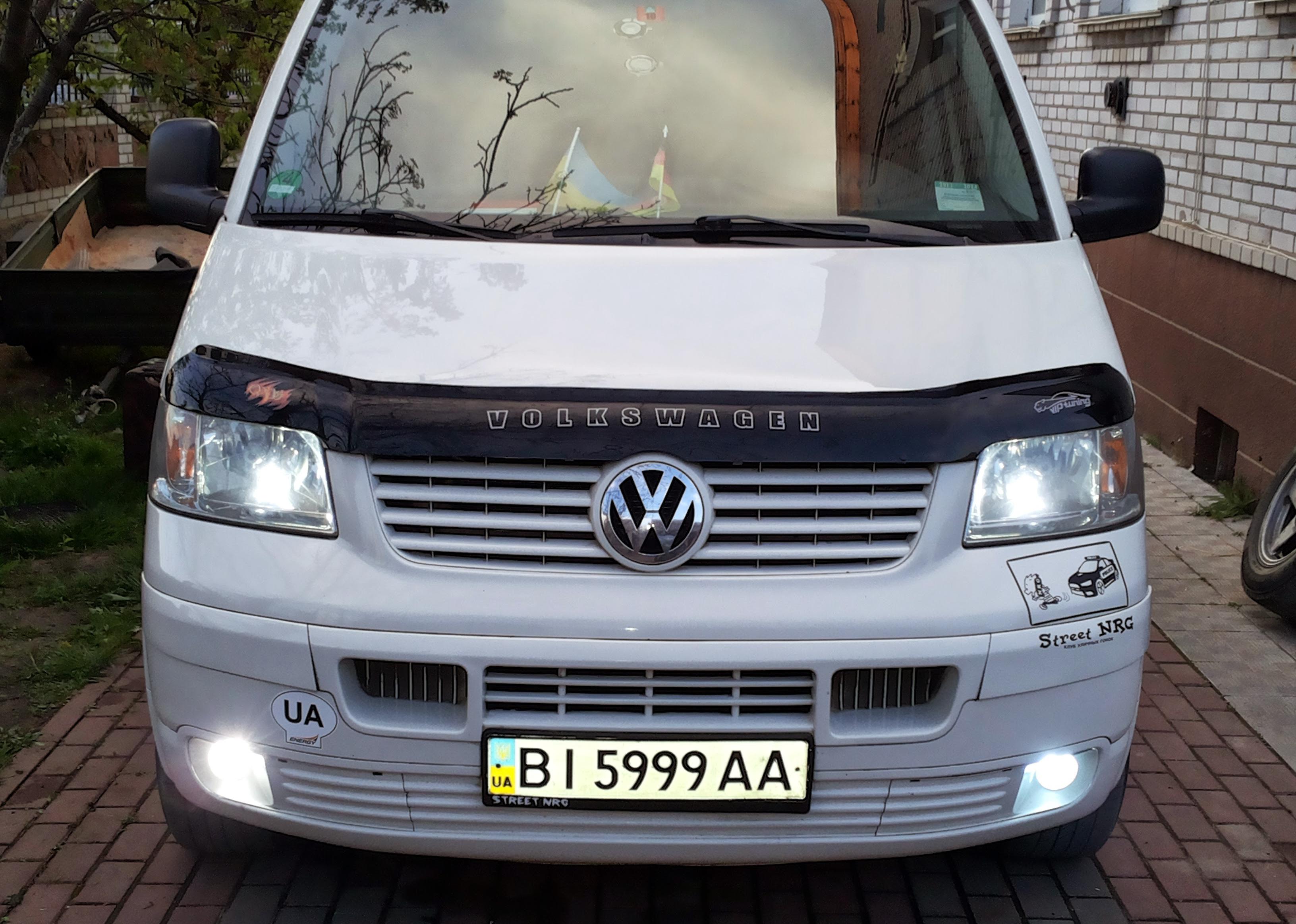 Volkswagen Transporter Kombi (T5) 2.0D MT Volkswagen Transporter Kombi (T5) 2.0D MT
