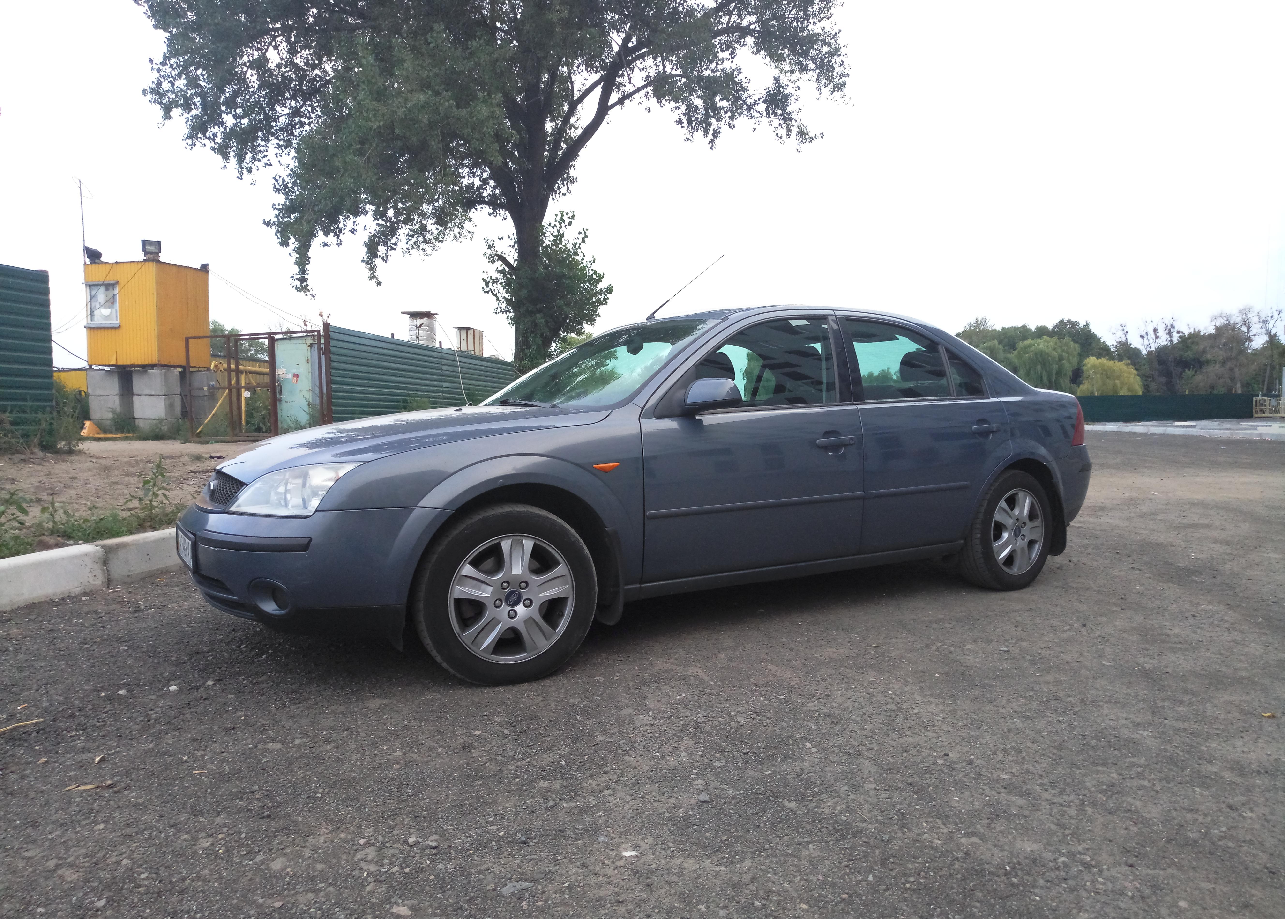 Ford Mondeo Седан (2000) 2.0 MT Trend