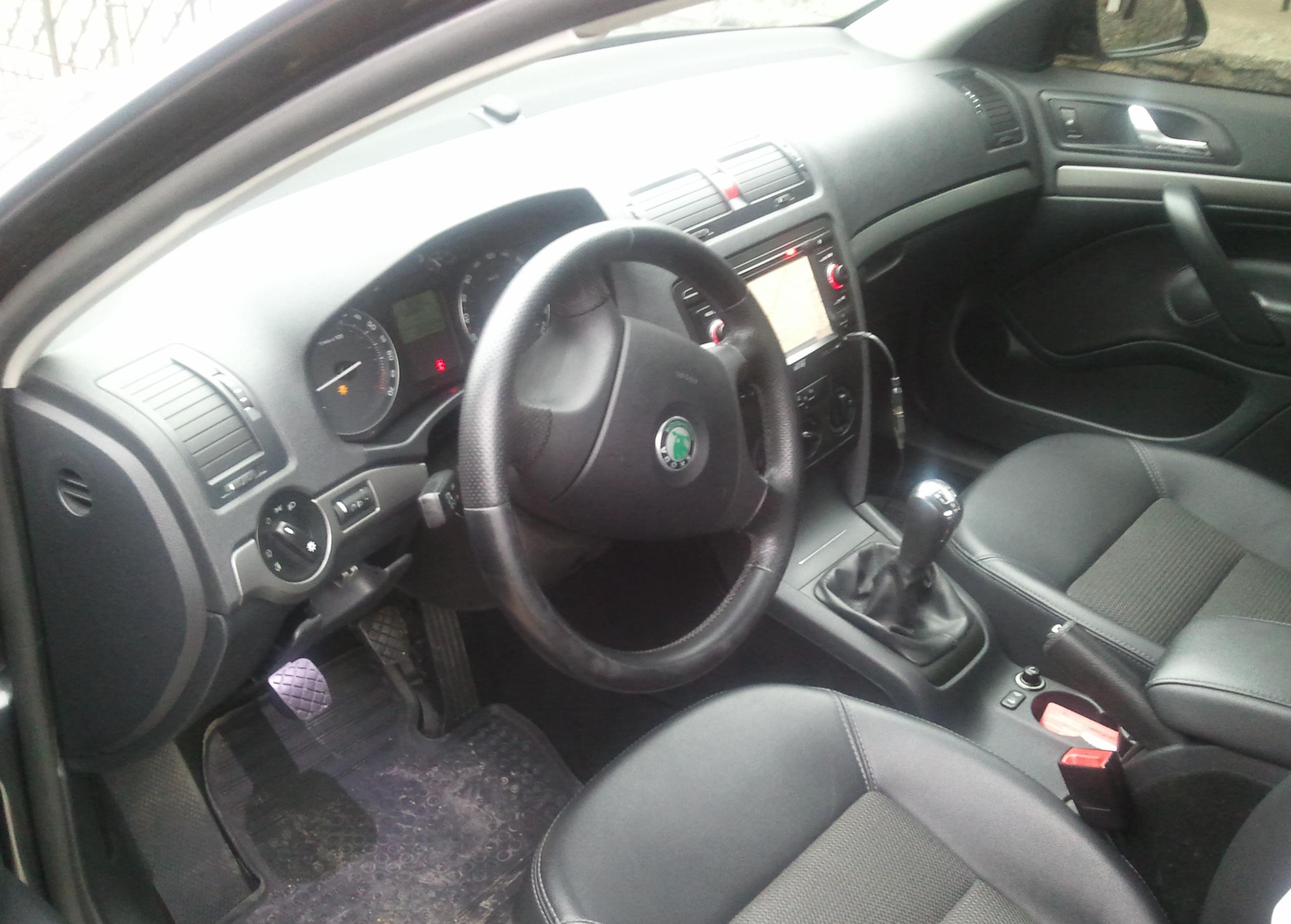 Skoda Octavia A5 Хэтчбек 1.6 МT Elegance